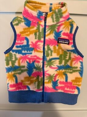 Patagonia Kids Fleece Vest in Cream with Pink, Blue, Green & Gold Print